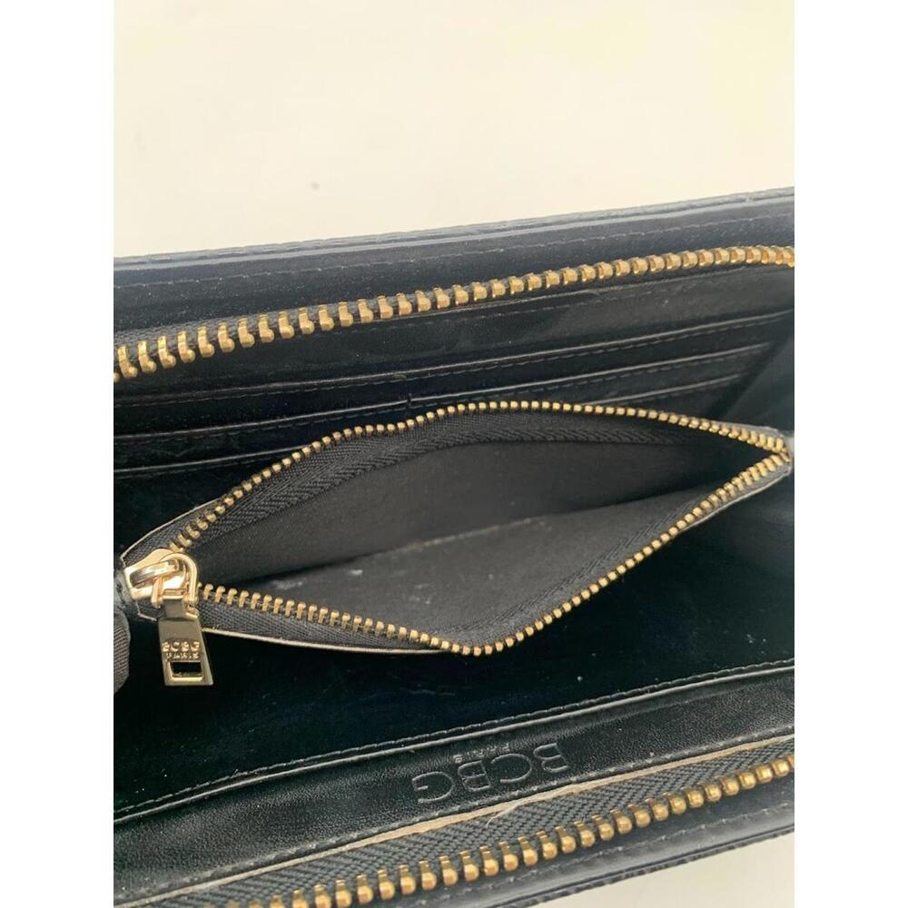 BCBG Wallet - Picture 12 of 12